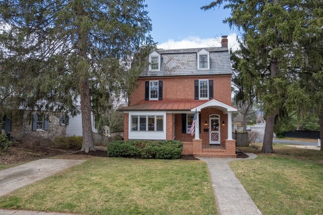 Building Photo - 317 W College Terrace