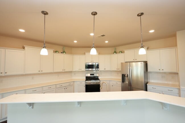 Building Photo - Modern 4BR 3.5BA w/ Updated Kitchen + Screened Porch + Wraparound Island in Bryton