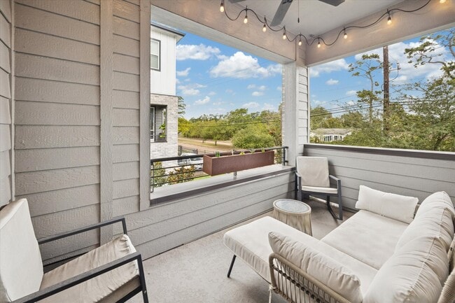 Building Photo - 1055 Timbergrove Yards Ln