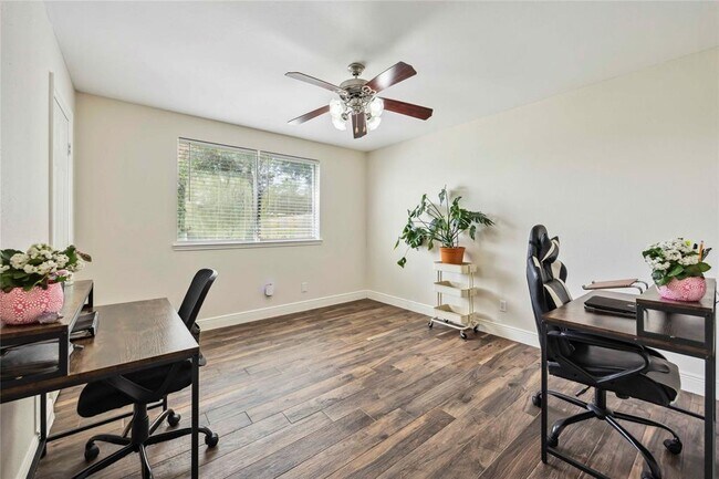 Building Photo - 3611 Drawbridge Dr