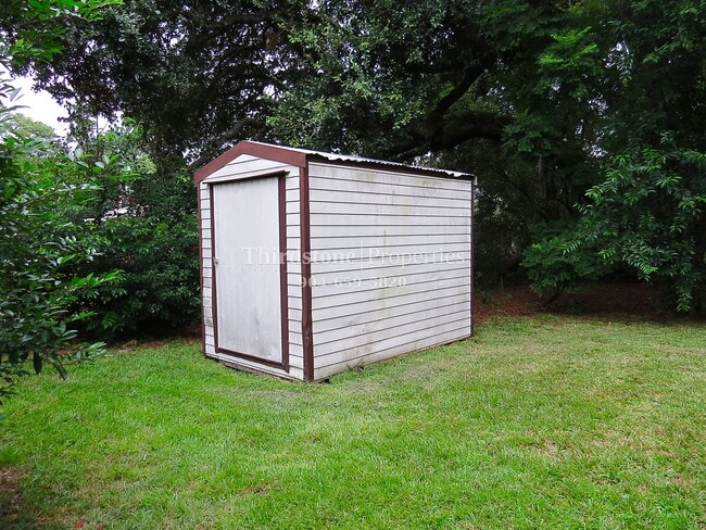 Building Photo - 2761 Floradale Dr S