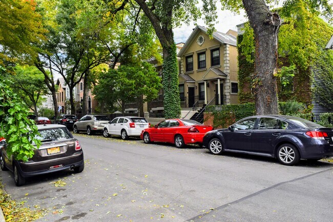 EASY TO PARK STREET - 1828 N Bissell St