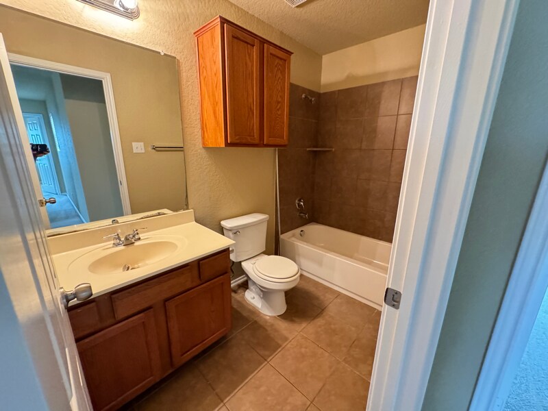 Building Photo - 1411 Dry Eagle