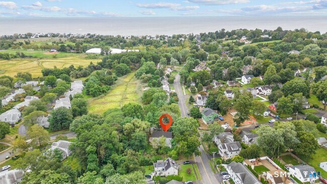 Building Photo - 815 S Pine Creek Rd