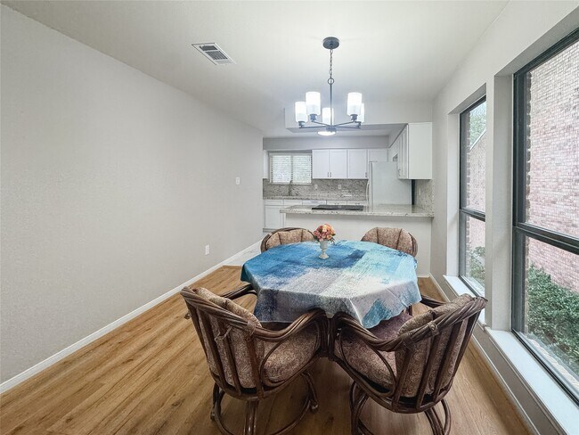 Building Photo - 112 Cove Point