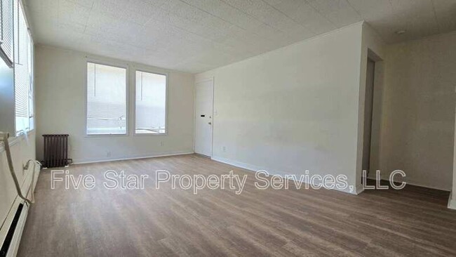 Primary Photo - 529 S Park Ave