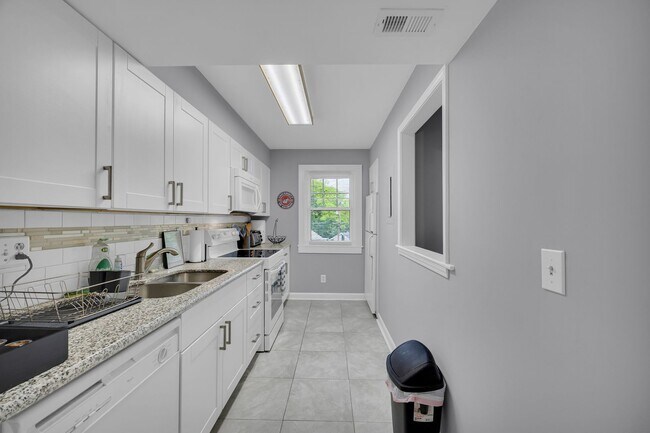 Building Photo - 290 Appleby Dr