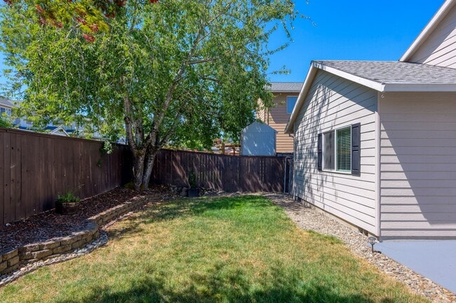 Building Photo - Beautifully Remodeled 3 Bedroom in Gresham...