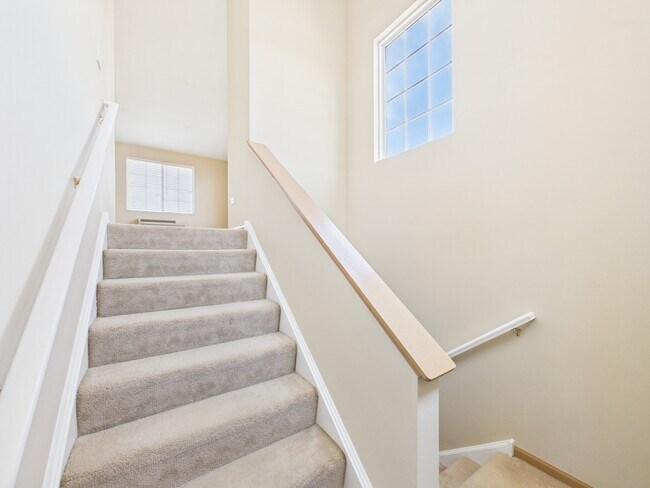 Building Photo - 917 Silverstone Dr