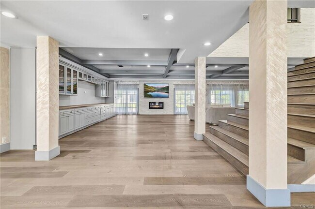 Building Photo - 17153 Rayen St