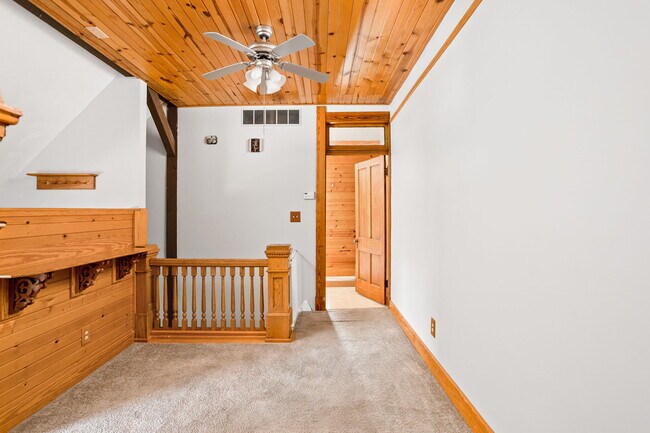 Building Photo - 319 E 13th St