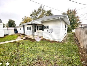 Building Photo - Cozy & Quiet 3BR Home with LVP Flooring