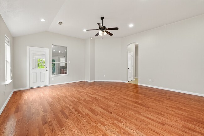 Building Photo - 5623 Brookhollow Oaks Trail