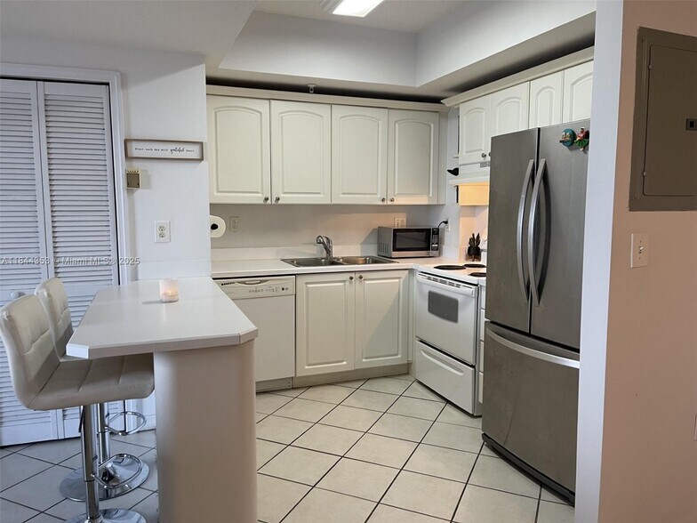 Building Photo - 3500 Coral Way