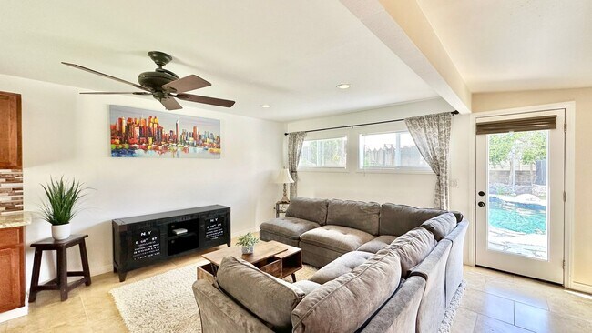 Building Photo - Spacious & Private Studio Layout Guest Hom...