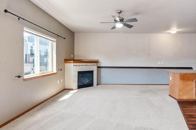 Building Photo - Immaculate 2-bdrm/2-bath, 2nd-floor, corner-unit condo in Bethany Village.  In-unit laundry, deed...