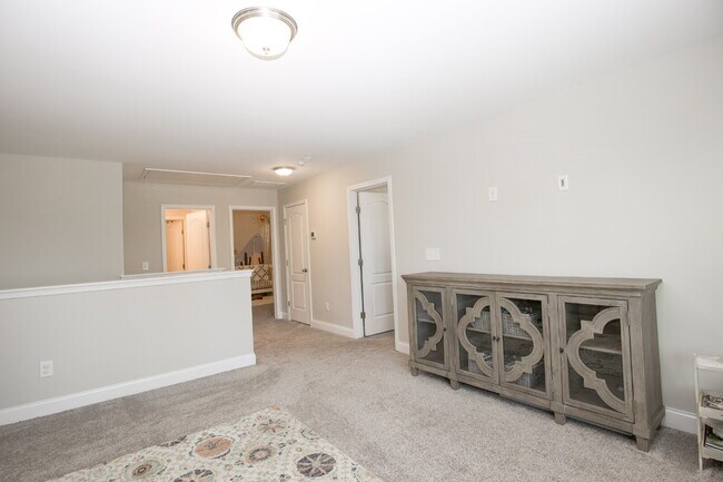 Building Photo - "Spacious 4-Bedroom Home with 2.5 Baths in...