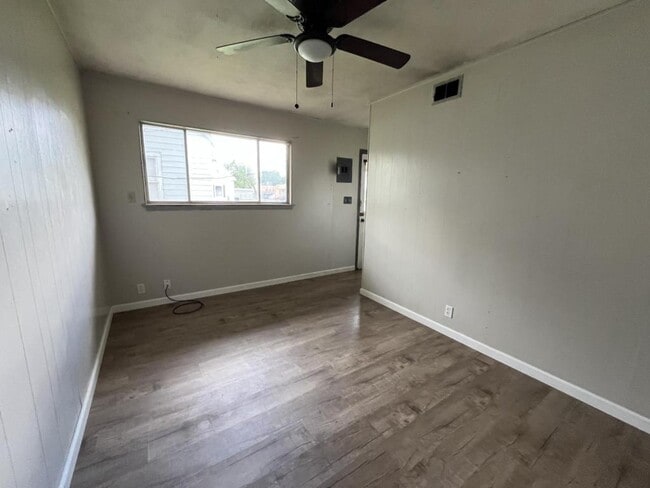 Building Photo - 507 S Connor Ave