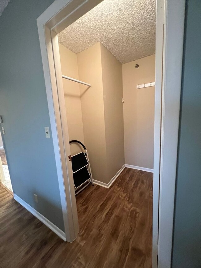 Building Photo - Beautiful 2/2 Waterview in Davie/Nova