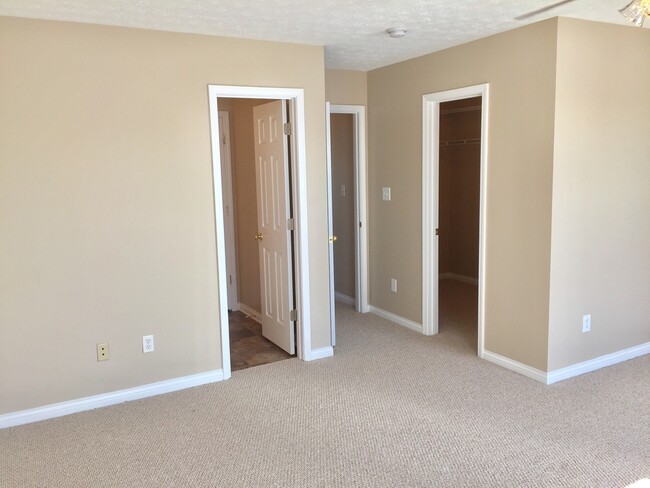 Building Photo - Beautiful Home in Quiet Cul-De-Sac Shelbyville! Basement!