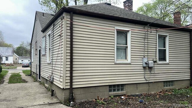 Building Photo - 18631 Margareta St
