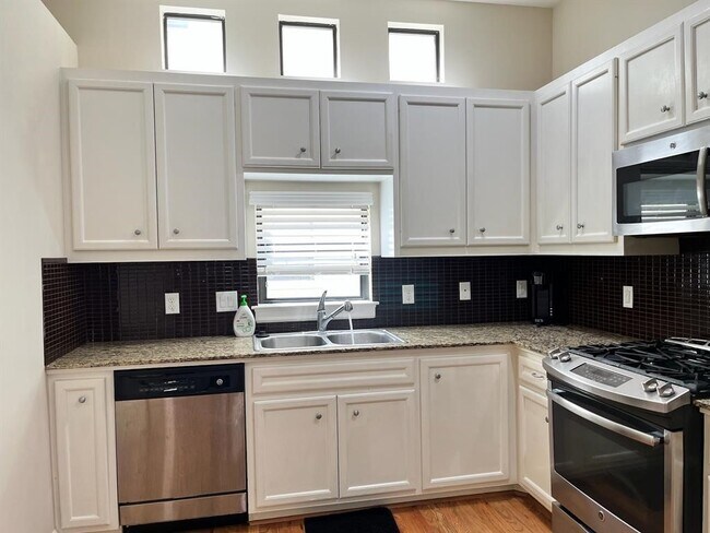 Building Photo - 2710 Hullsmith Dr