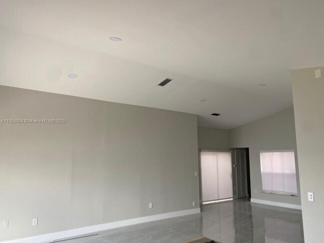 Building Photo - 880 NW 123rd Ct