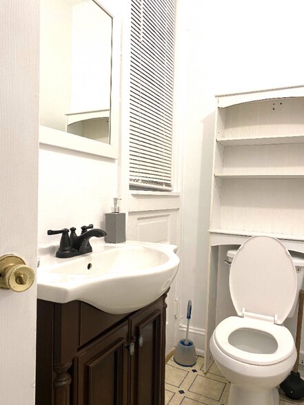 Building Photo - 5527 N Palethorp St