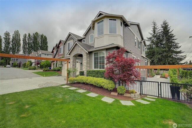 Building Photo - 5Bd/4Ba Bellevue House