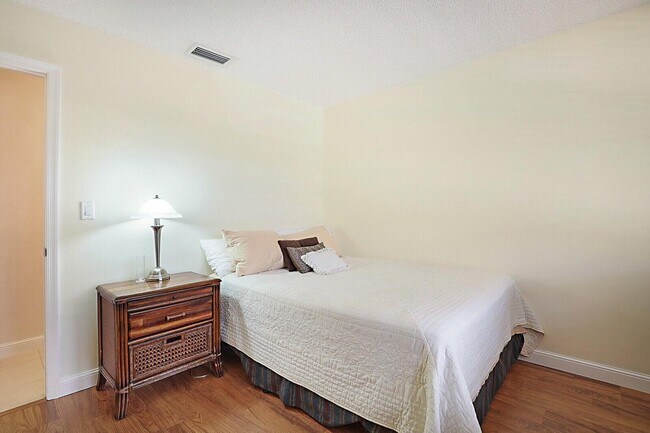 Building Photo - 11337 Little Bear Way