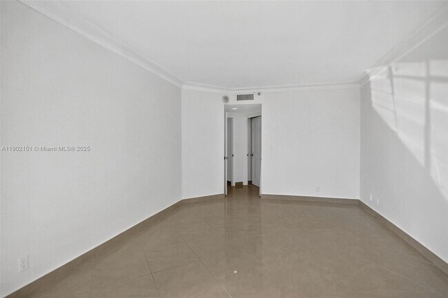 Building Photo - 20185 E Country Club Dr