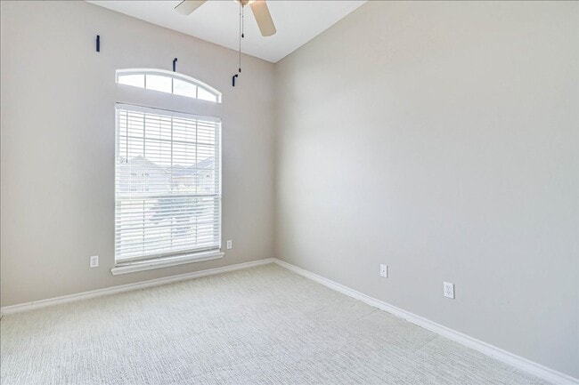 Building Photo - 5810 Aava Dr