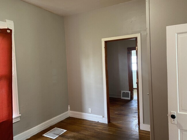 Building Photo - 440 26th St