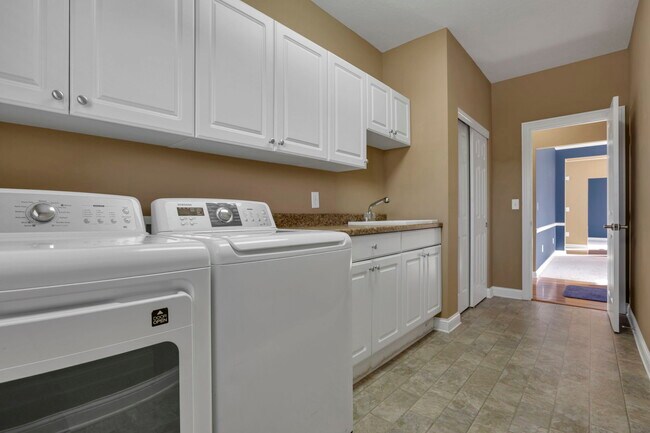 Building Photo - 8006 Caraway Ave