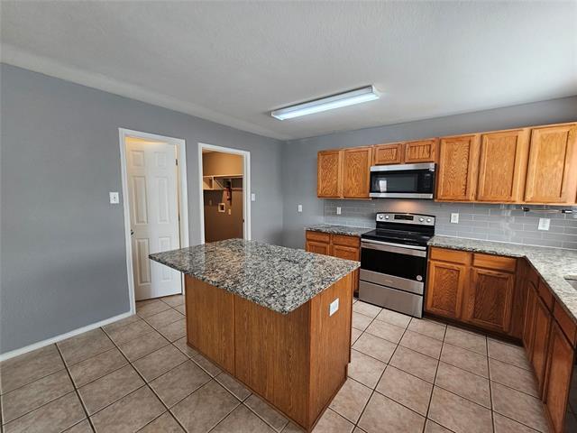 Building Photo - 2408 Finch Dr