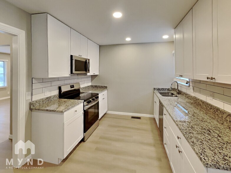 Building Photo - 2728 Rolinda Dr