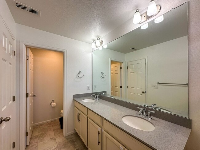 Building Photo - CORNER 3bd 2.5ba paired home in Trails Edge!