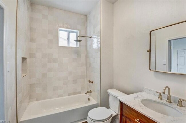 Building Photo - 412 W 29th St