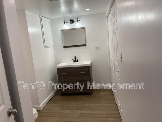 Building Photo - 5835 Darral Dr