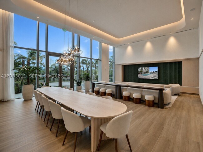 Building Photo - 2411 Laguna Cir