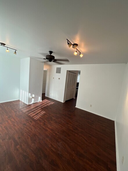 Building Photo - 351 Park Creeke Ln