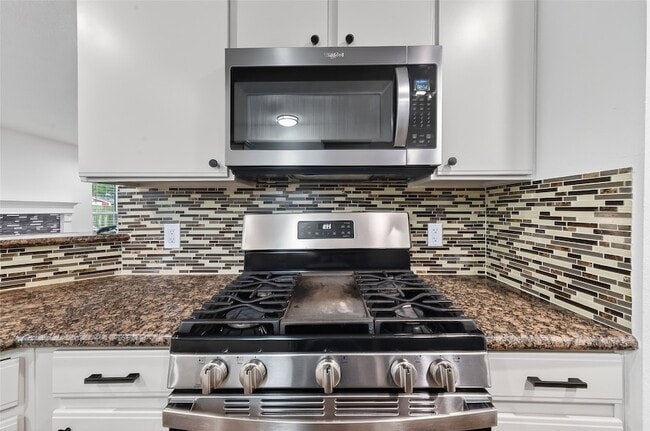 Building Photo - 2018 Village Ct Ln