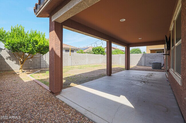 Building Photo - 12108 W Range Mule Dr