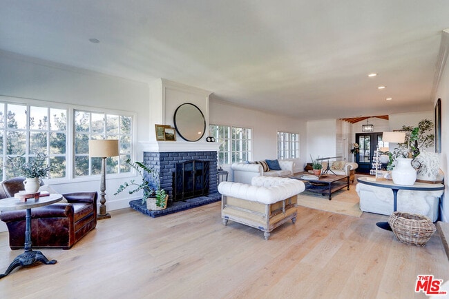 Building Photo - 456 S McKnight Rd