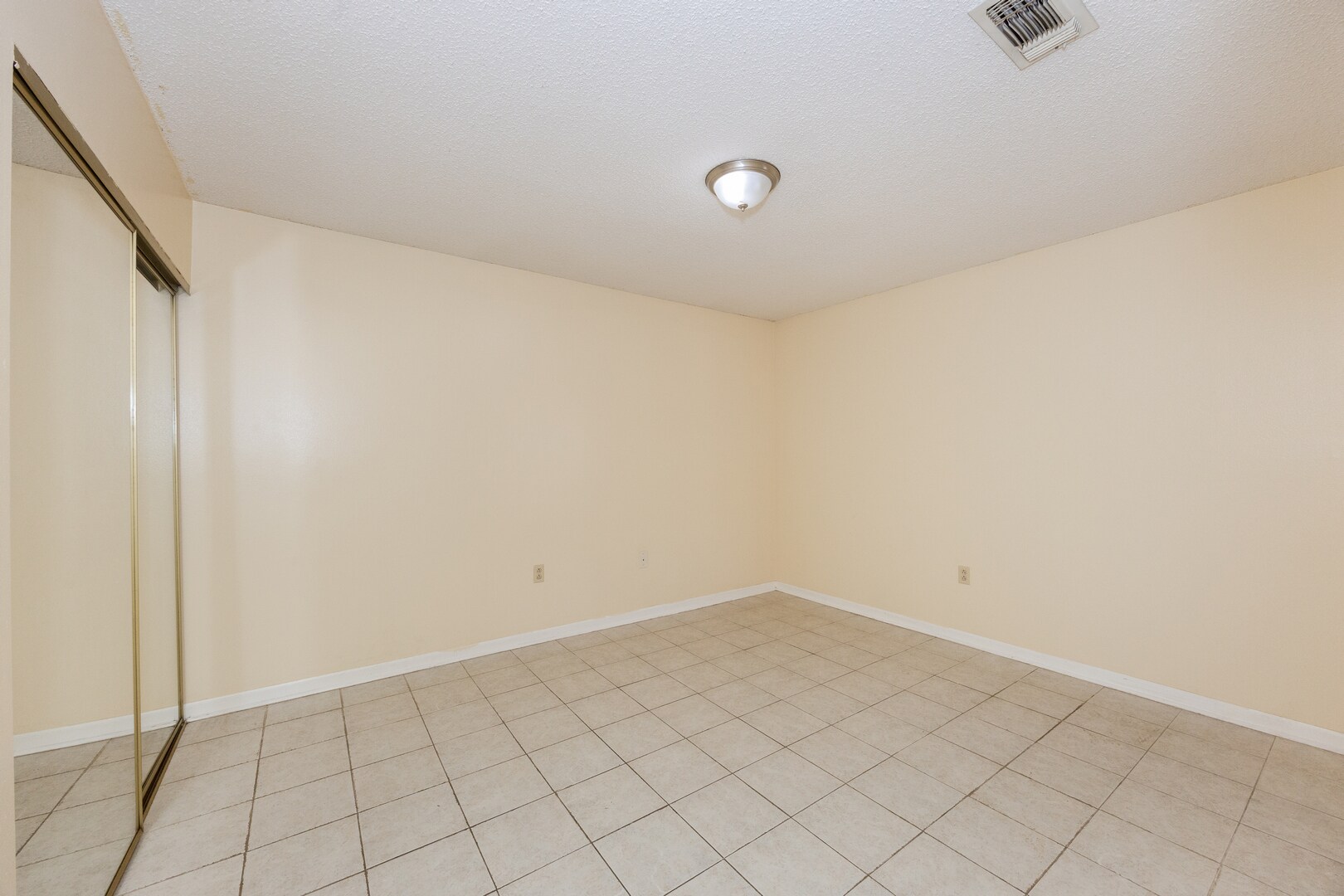 Building Photo - 13422 S Fairview Ave