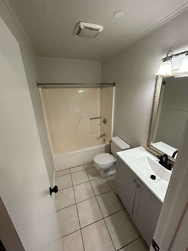 Building Photo - 42 Edgehill Cove