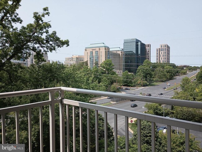 Building Photo - 11800 Sunset Hills Rd