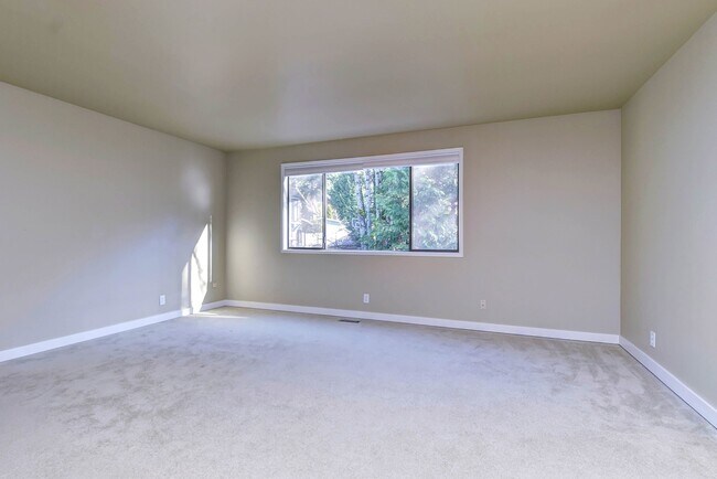 Building Photo - 5180 Highland Dr