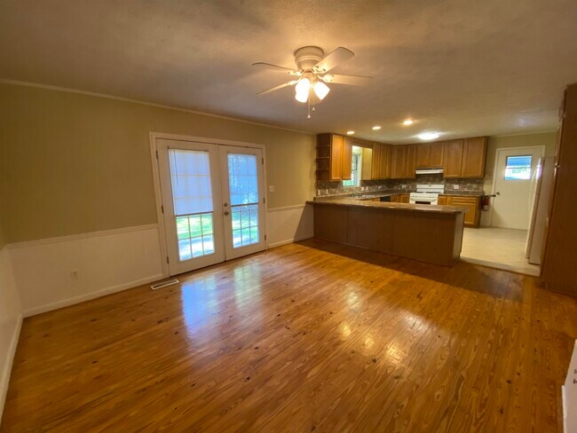 Building Photo - 2507 Waldemar Ln