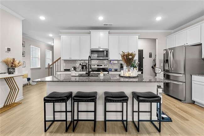 Building Photo - 715 River Gdns Dr